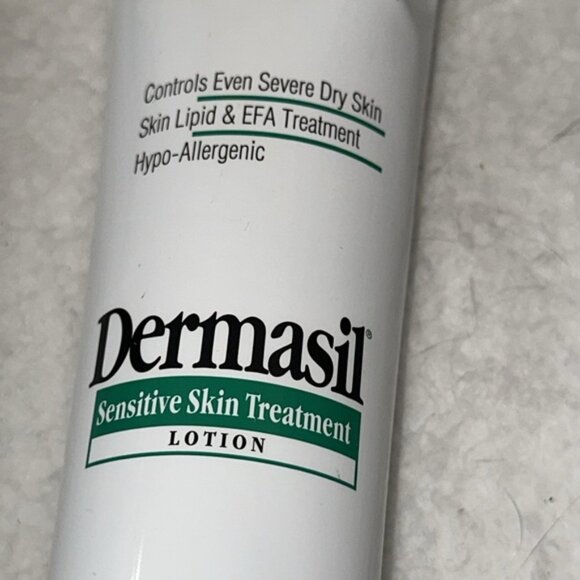Dermasil Labs Sensitive Skin Lotion Lot of 5 -8 fl oz each - Picture 1 of 6